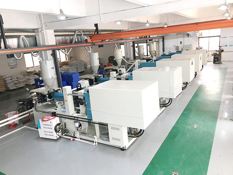 5臺注塑機-ps.jpg 5臺注塑機-ps.jpg